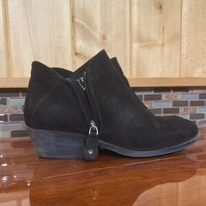 SO Black Ankle Boots with Suede Texture and Side Zipper
